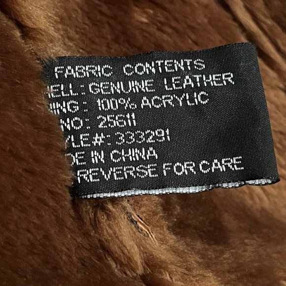 Vintage- Genuine Leather Jacket with warm plush collar. Excellent condition. - Picture 4 of 7